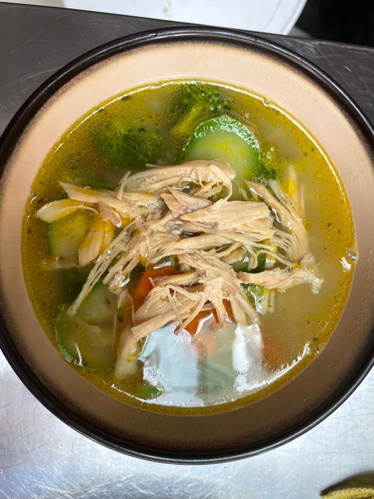 Consomé de pollo